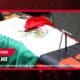 foto de pilotos mexicanos en F1con la bandera del país en un auto de Red Bull Racing